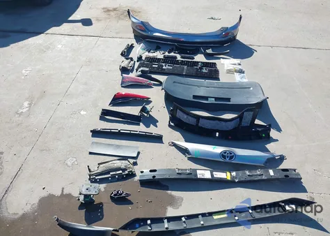 2017 Toyota Rav4 Xle z USA, uszkodzony, nr VIN 2T3WFREV3HW330854